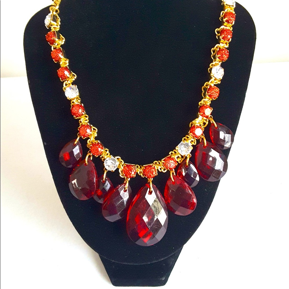 Elegant fashion necklace